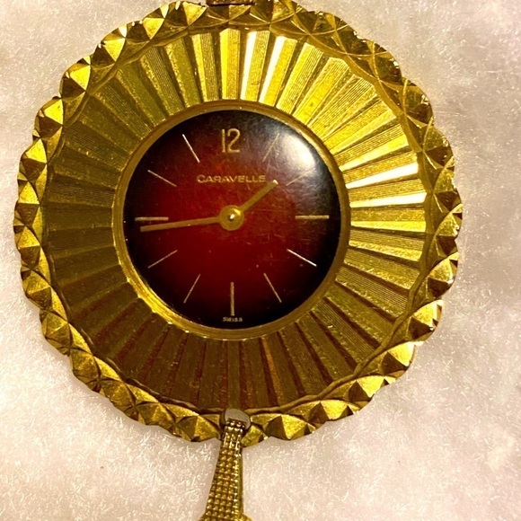 Vtg Caravelle By Bulova Watch Pendant & Chain Gold Tone Red Face 26” Chain - Picture 2 of 4